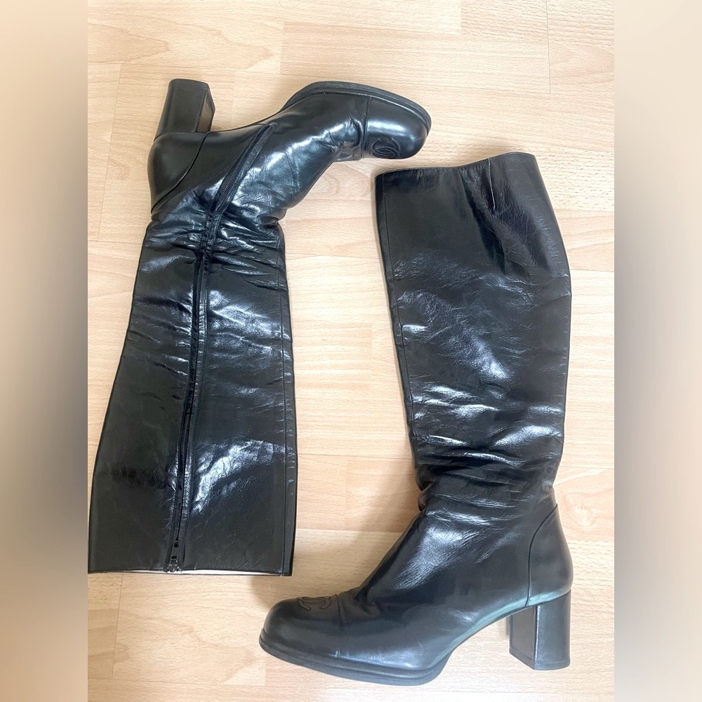Vintage Chanel Black Leather Knee Boots 
Size 8.5 AUTHENTIC